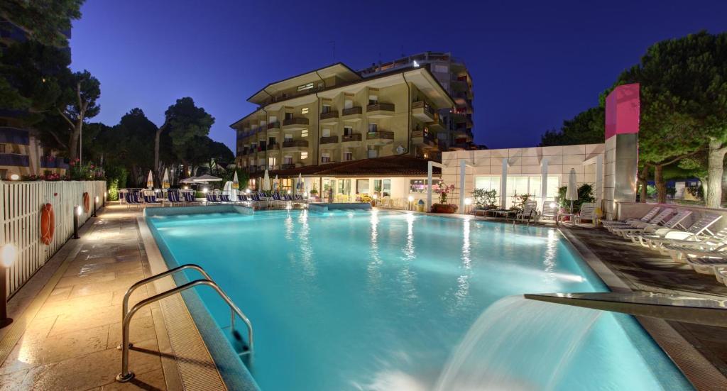 Hotel Bristol Линьяно-Саббьядоро Экстерьер фото