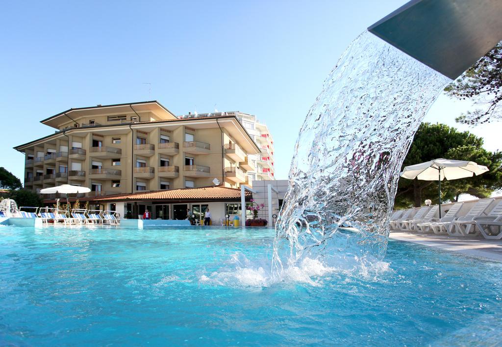 Hotel Bristol Линьяно-Саббьядоро Экстерьер фото