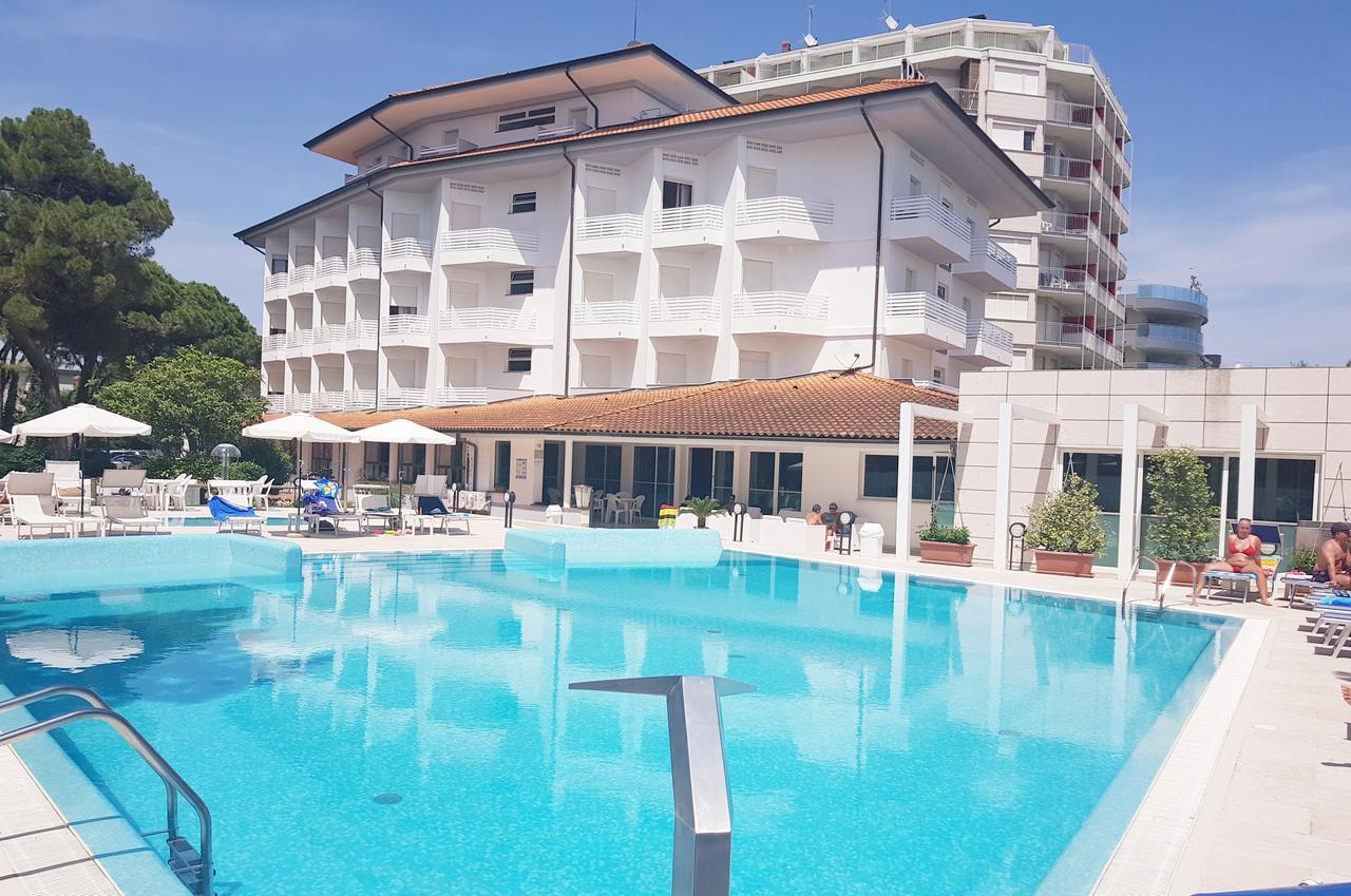 Hotel Bristol Линьяно-Саббьядоро Экстерьер фото