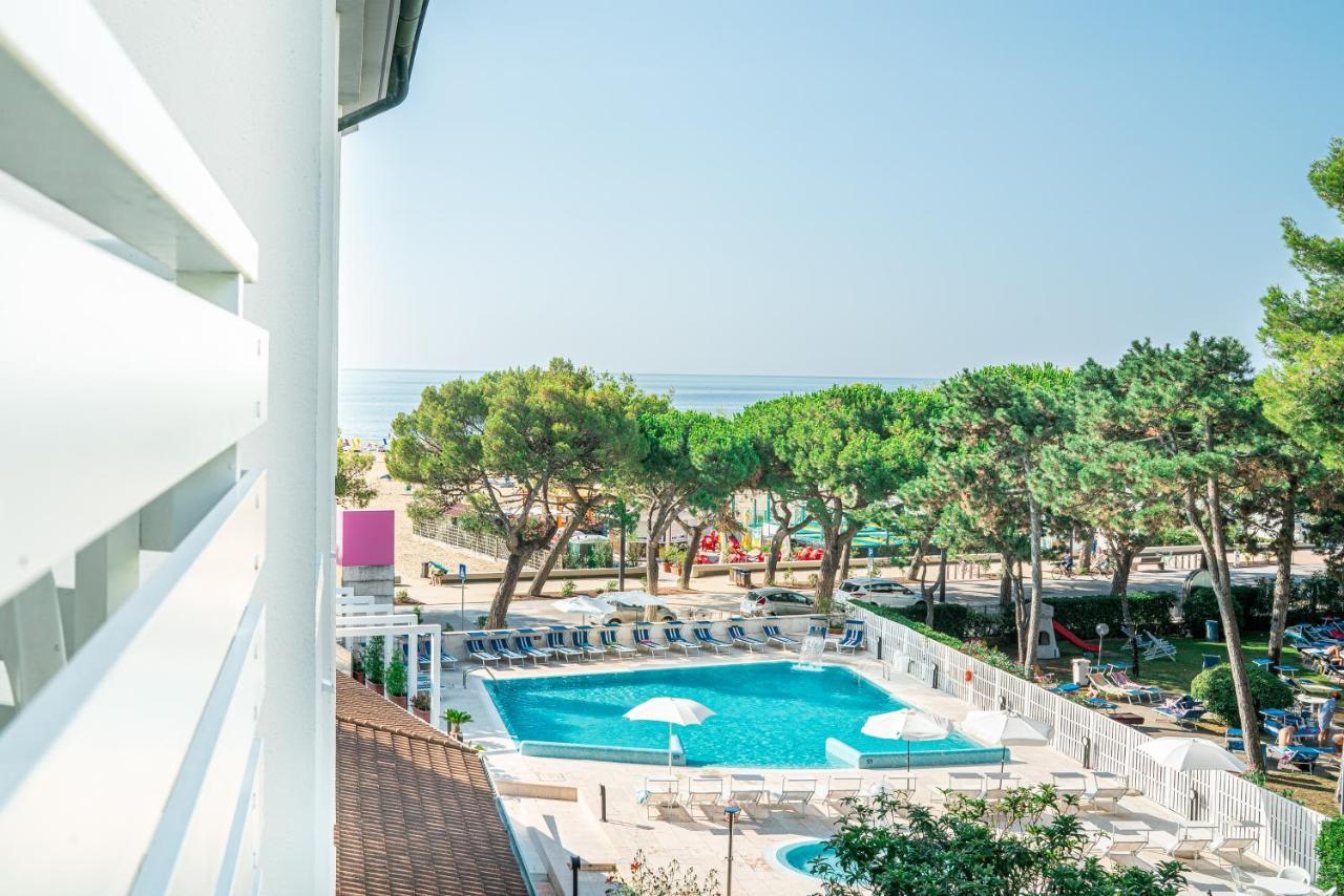Hotel Bristol Линьяно-Саббьядоро Экстерьер фото